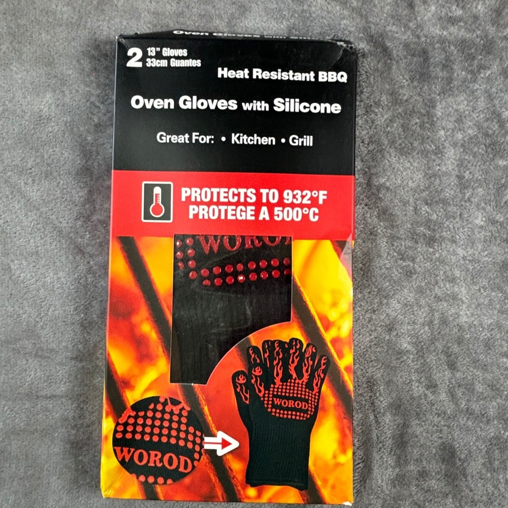 Worod Heat Resistant BBQ Oven Gloves 932F Silicone Non-Slip 13in Black Red 2pk